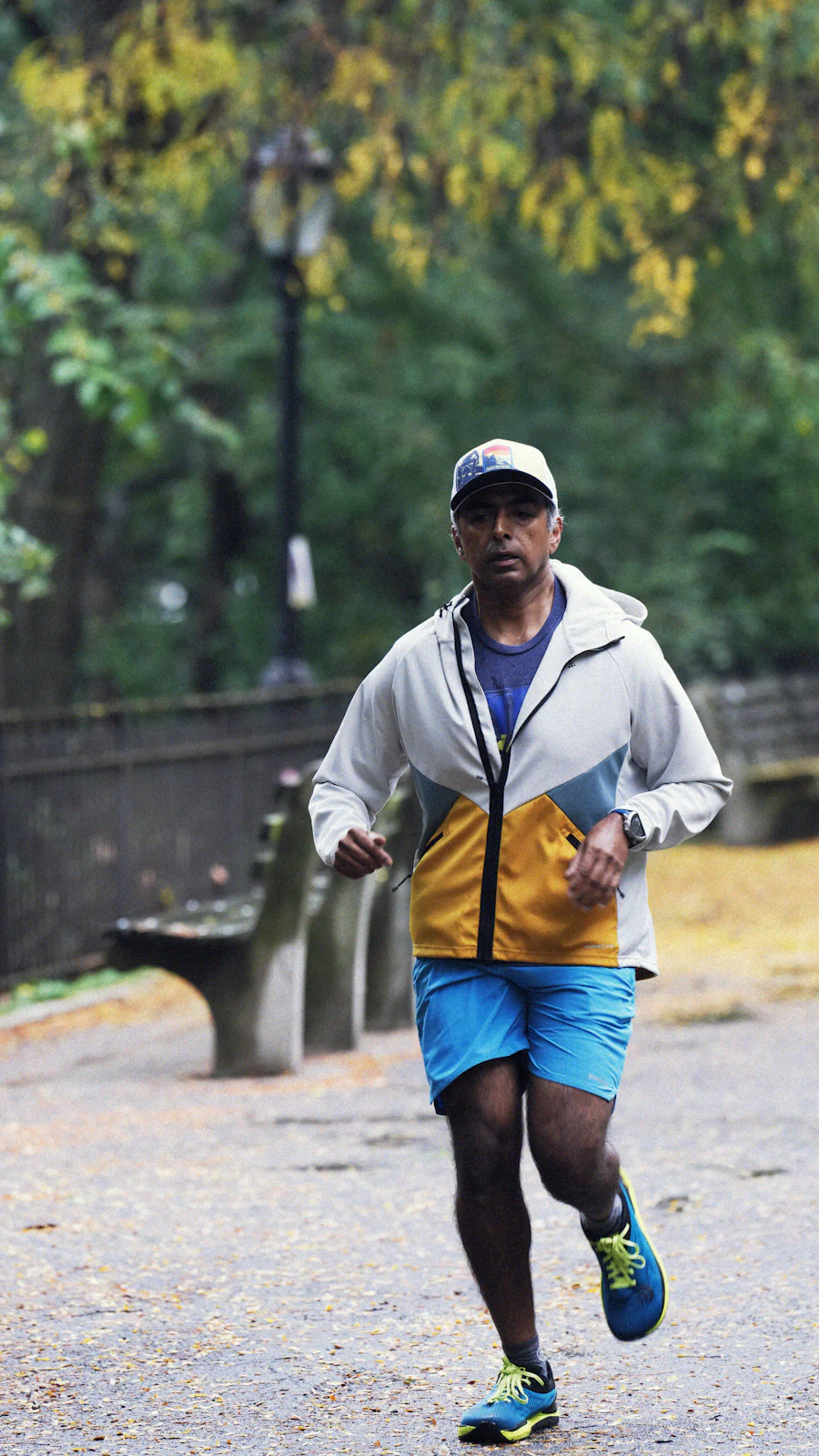 Homme quinquagénaire course à pied au parc — coaching sportif Yvelines 78