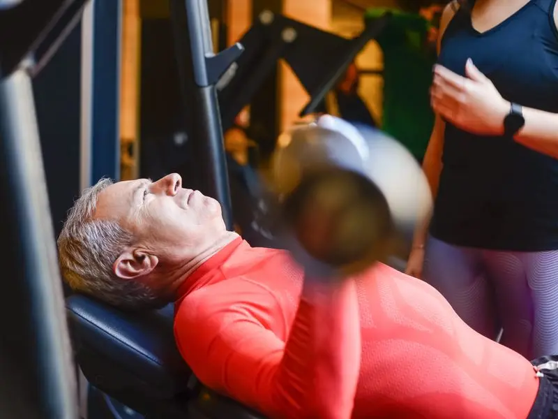 Homme senior musculation — programme transformation physique Versailles